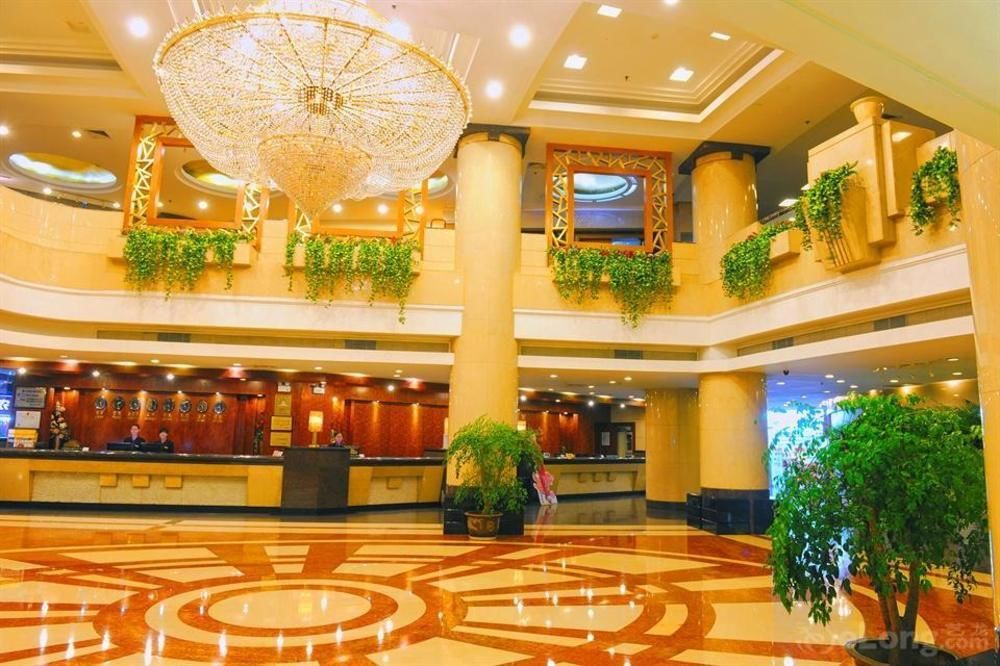 Crown Hotel Vuhan Kültér fotó