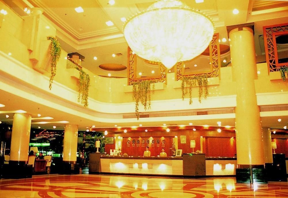 Crown Hotel Vuhan Kültér fotó