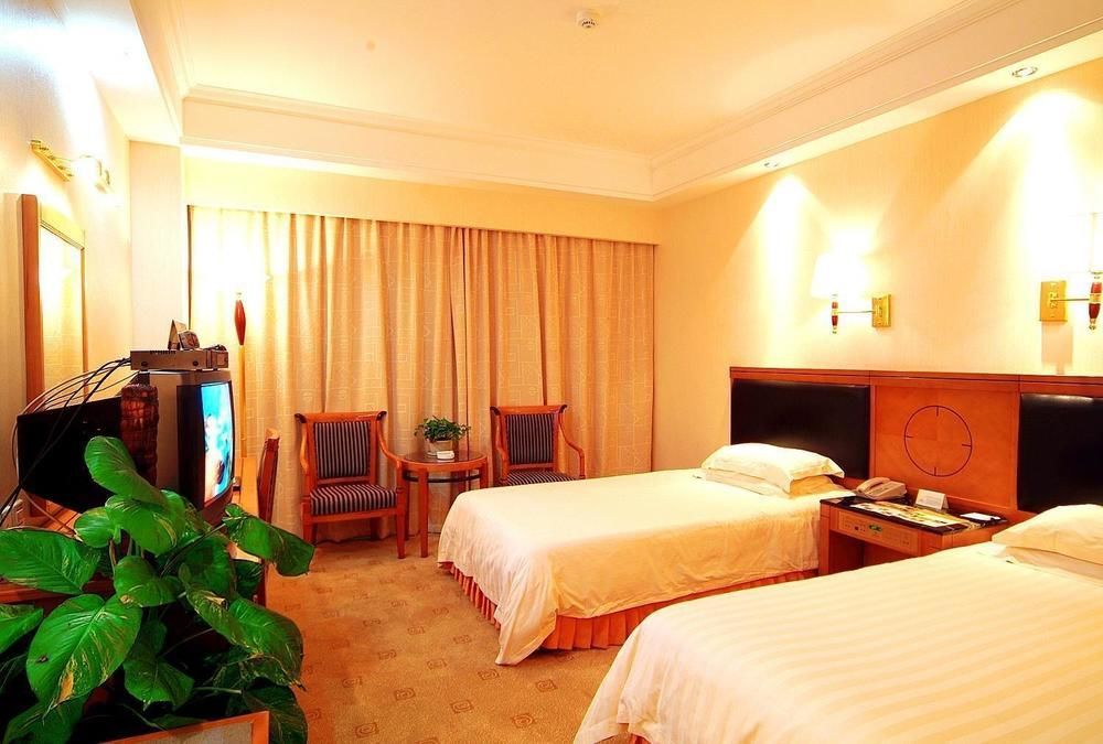 Crown Hotel Vuhan Kültér fotó