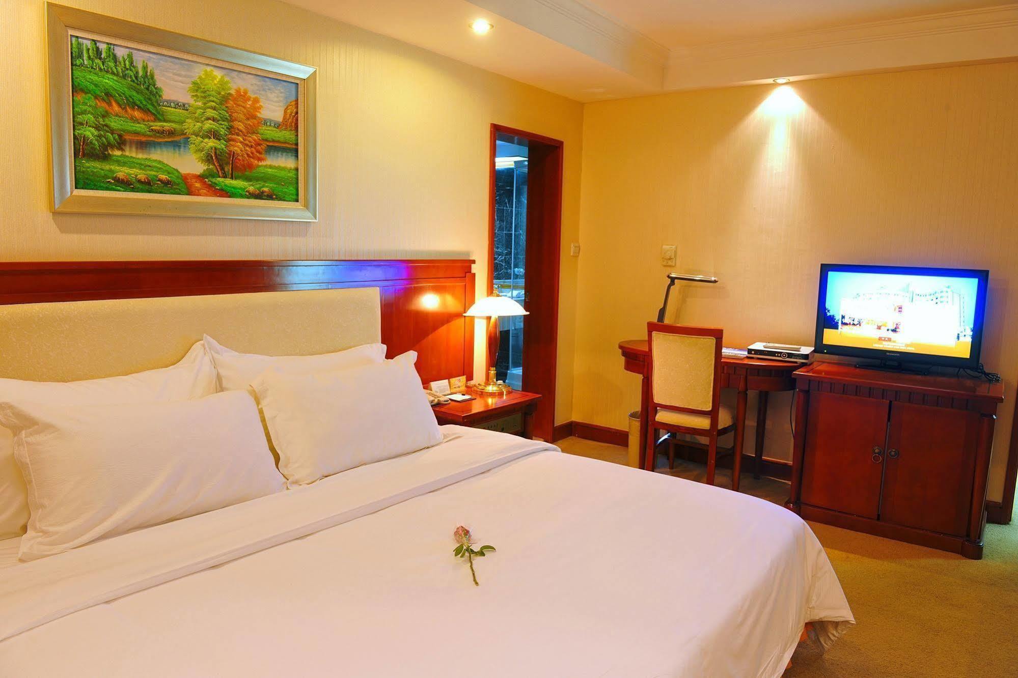 Crown Hotel Vuhan Kültér fotó