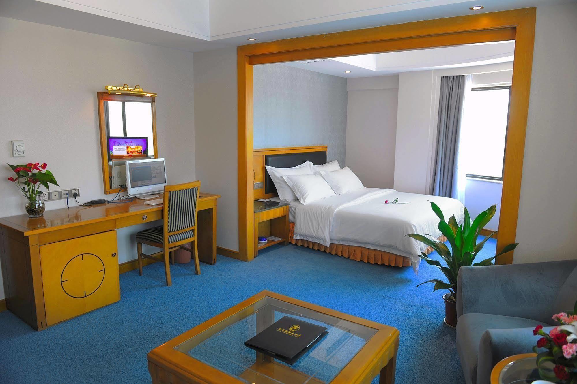 Crown Hotel Vuhan Kültér fotó