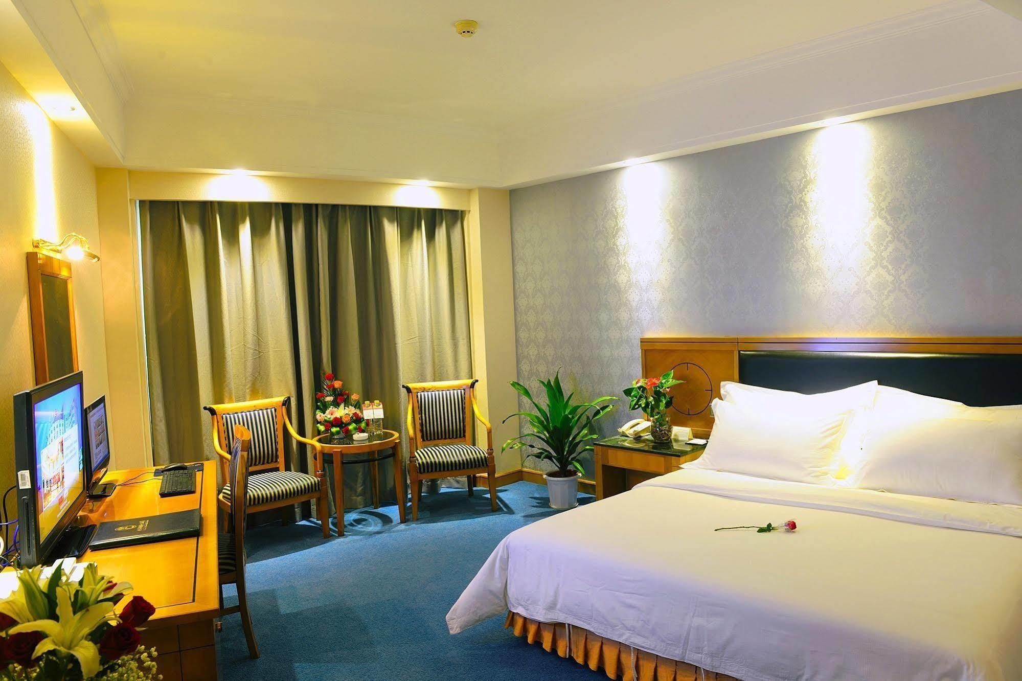 Crown Hotel Vuhan Kültér fotó
