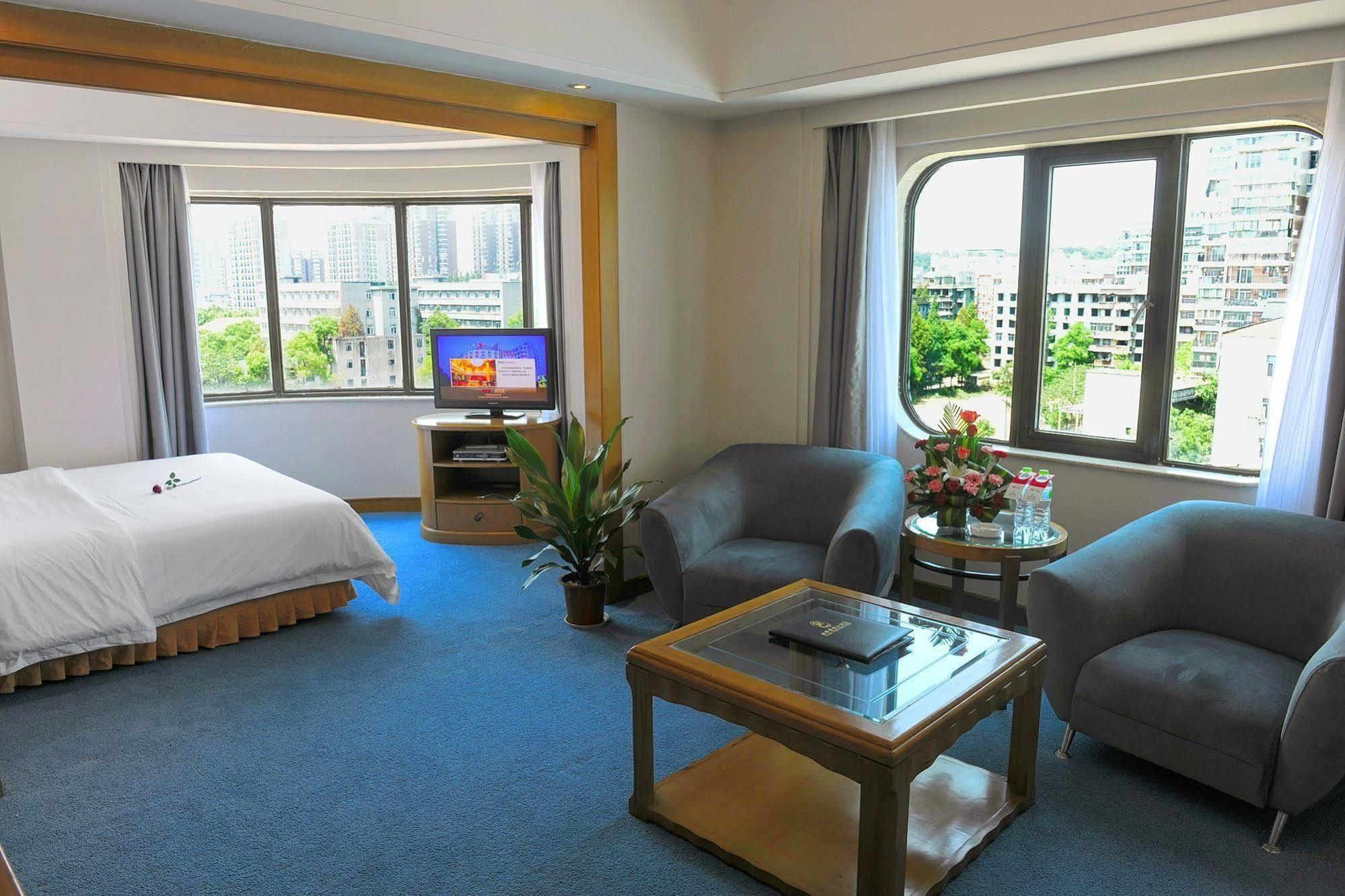 Crown Hotel Vuhan Kültér fotó
