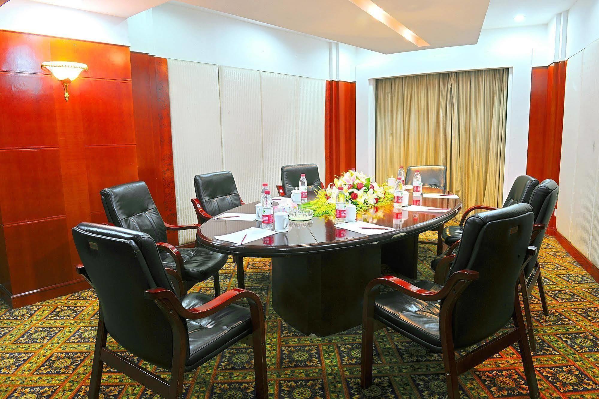Crown Hotel Vuhan Kültér fotó